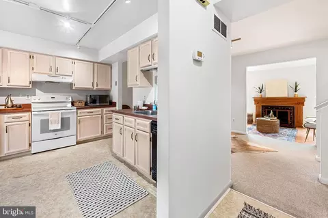 Entry Way - 4320 Roland Spring Dr, Baltimore, MD 21210 photo 1 of 4