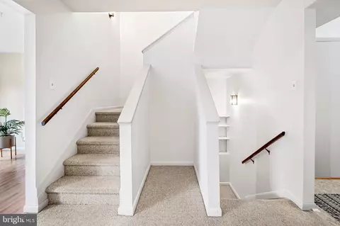 Entry Way - 4320 Roland Spring Dr, Baltimore, MD 21210 photo 4 of 4