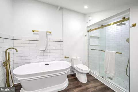 Bath - 242 Albemarle St, Baltimore, MD 21202 photo 2 of 3