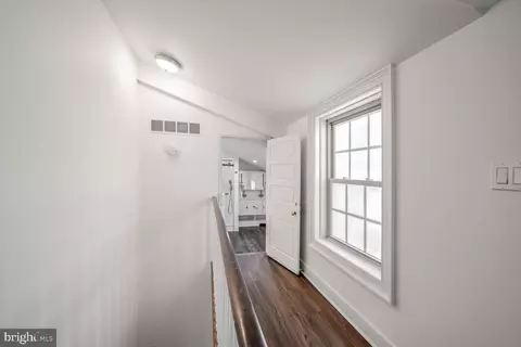 Entry Way - 242 Albemarle St, Baltimore, MD 21202 photo 4 of 6