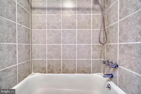 Bath - 2323 Eutaw Pl, Baltimore, MD 21217 photo 8 of 11