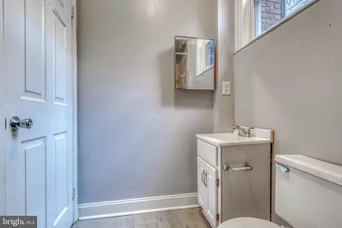 Bath - 2323 Eutaw Pl, Baltimore, MD 21217 photo 9 of 11