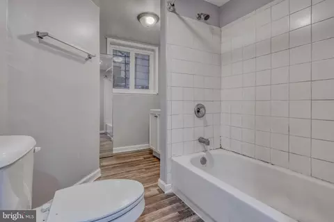Bath - 2323 Eutaw Pl, Baltimore, MD 21217 photo 3 of 11