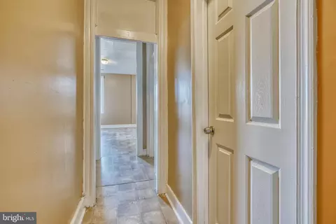 Entry Way - 2323 Eutaw Pl, Baltimore, MD 21217 photo 12 of 14