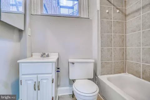 Bath - 2323 Eutaw Pl, Baltimore, MD 21217 photo 7 of 11