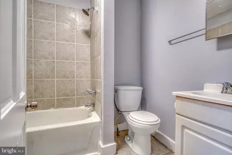 Bath - 2323 Eutaw Pl, Baltimore, MD 21217 photo 4 of 11