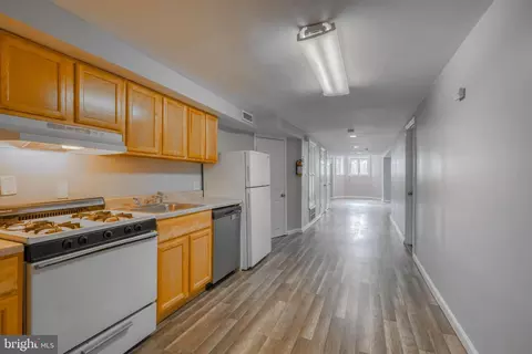 Entry Way - 2323 Eutaw Pl, Baltimore, MD 21217 photo 8 of 14
