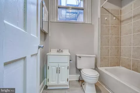 Bath - 2323 Eutaw Pl, Baltimore, MD 21217 photo 6 of 11