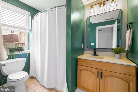 Bath - 304 S Ann St, Baltimore, MD 21231 photo 1 of 3