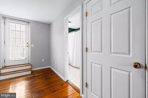 Entry Way - 304 S Ann St, Baltimore, MD 21231 photo 3 of 6