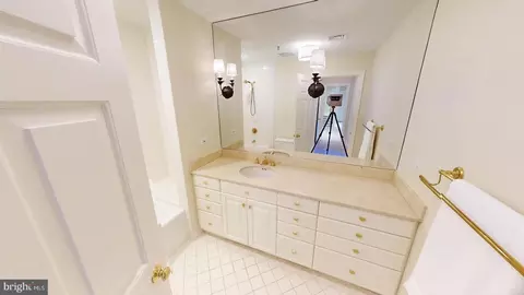 Bath - 10 E Lee St #2707, Baltimore, MD 21202 photo 1 of 1
