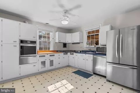2 Saint Dunstans Garth, Baltimore, MD 21212 photo 14