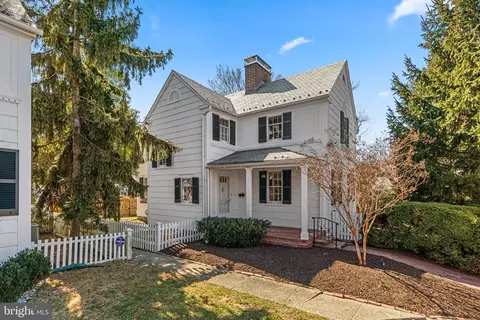 2 Saint Dunstans Garth, Baltimore, MD 21212