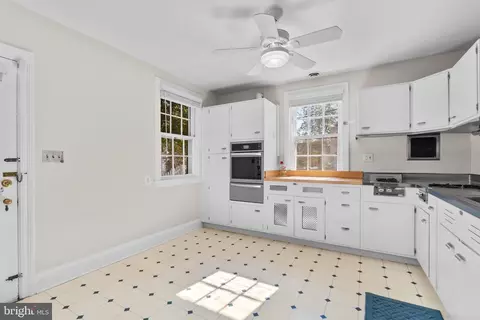 2 Saint Dunstans Garth, Baltimore, MD 21212 photo 12