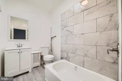 Bath - 2805 Pelham Ave, Baltimore, MD 21213 photo 1 of 3