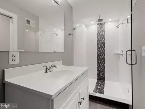 Bath - 2437 Fleet St, Baltimore, MD 21224 photo 4 of 4