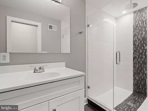 Bath - 2437 Fleet St, Baltimore, MD 21224 photo 3 of 4