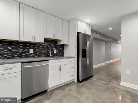 Entry Way - 2437 Fleet St, Baltimore, MD 21224 photo 2 of 5