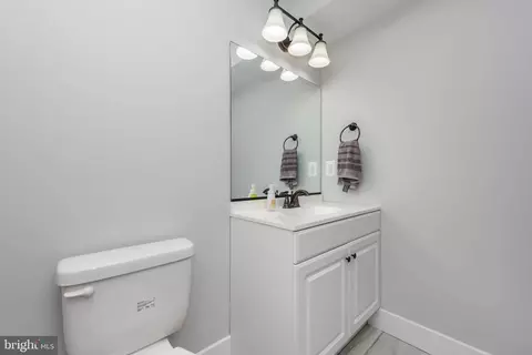 806 Powers St, Baltimore, MD 21211 photo 25