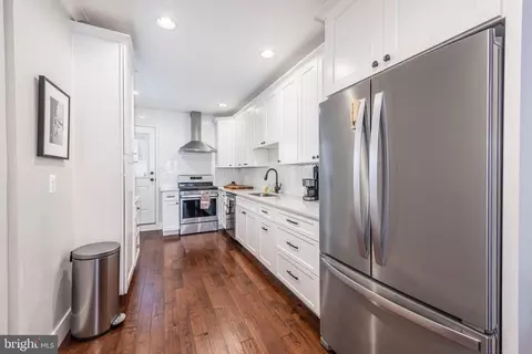 806 Powers St, Baltimore, MD 21211 photo 7