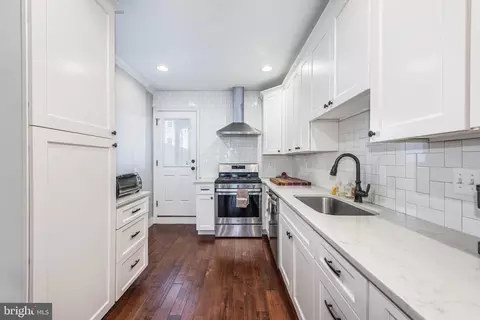 806 Powers St, Baltimore, MD 21211 photo 10