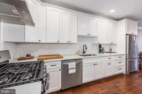 806 Powers St, Baltimore, MD 21211 photo 8