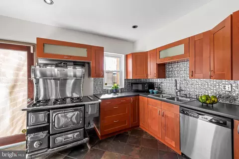 Kitchen - 2213 E Baltimore St, Baltimore, MD 21231 photo 2 of 3