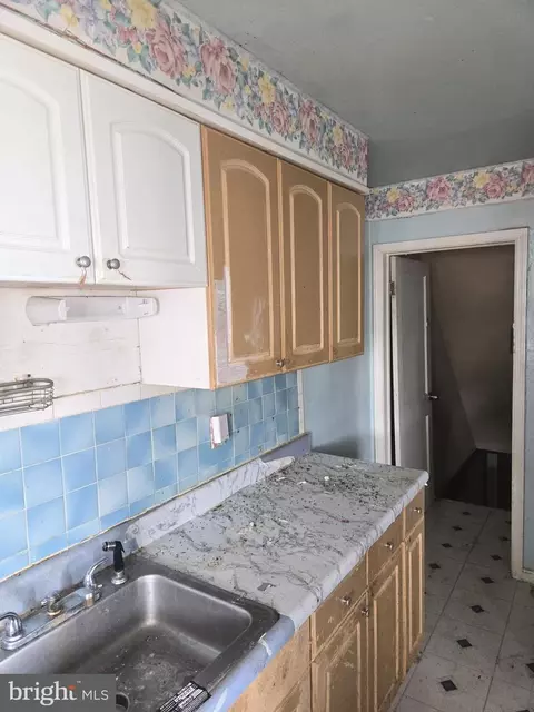 Entry Way - 3701 Bartwood Rd, Baltimore, MD 21215 photo 3 of 4