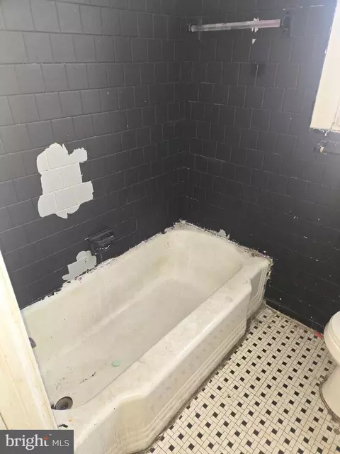 Bath - 3701 Bartwood Rd, Baltimore, MD 21215 photo 1 of 3