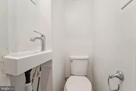 Bath - 1507 Northwick Rd, Baltimore, MD 21218 photo 2 of 3