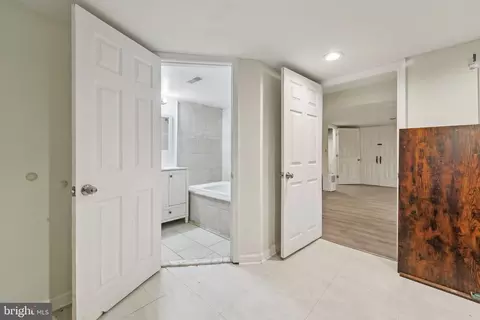 Entry Way - 1507 Northwick Rd, Baltimore, MD 21218 photo 7 of 8