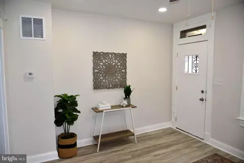 Entry Way - 2806 Hemlock Ave, Baltimore, MD 21214 photo 1 of 3