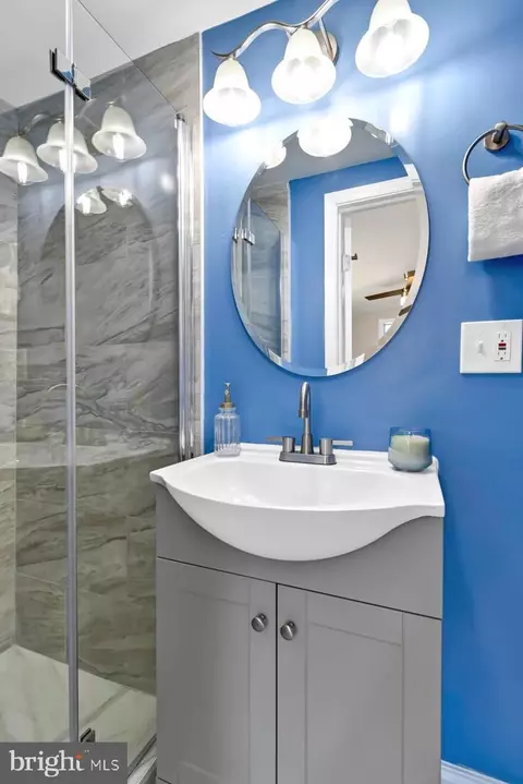 Bath - 2806 Hemlock Ave, Baltimore, MD 21214 photo 1 of 6