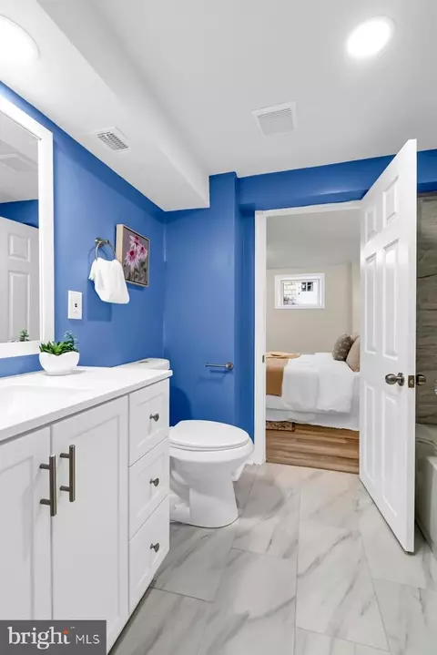 Bath - 2806 Hemlock Ave, Baltimore, MD 21214 photo 4 of 6