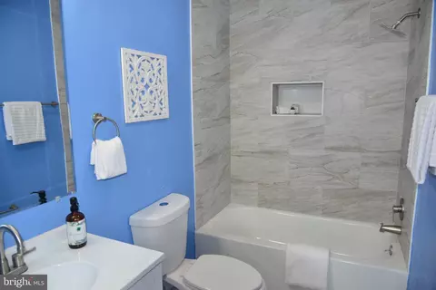 Bath - 2806 Hemlock Ave, Baltimore, MD 21214 photo 3 of 6