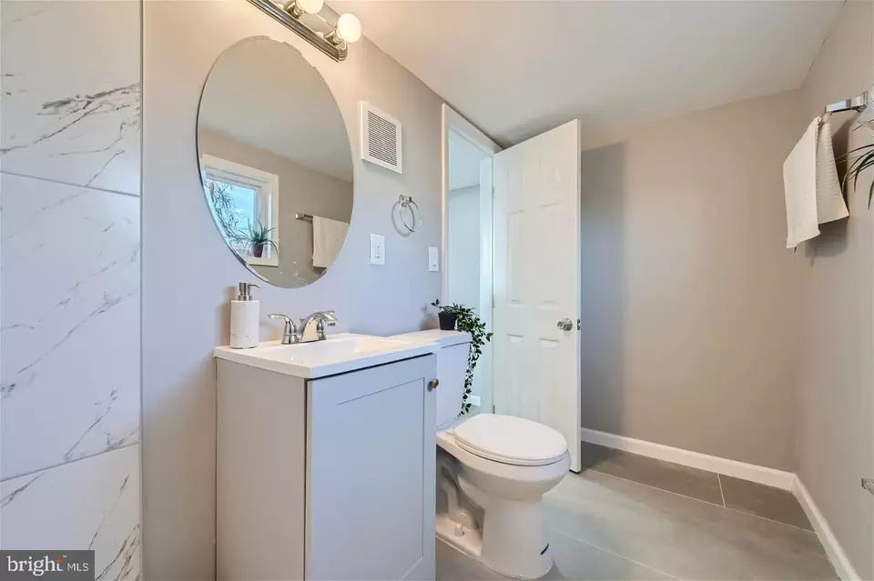 Bath - 1300 Sargeant St, Baltimore, MD 21223 photo 3 of 6