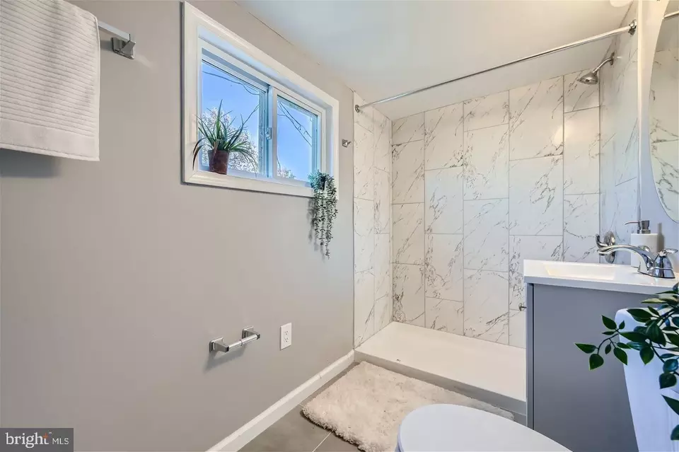 Bath - 1300 Sargeant St, Baltimore, MD 21223 photo 2 of 6