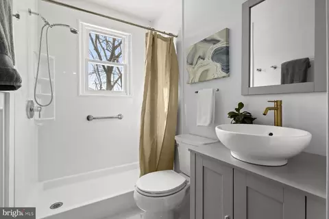 Bath - 4603 Willshire Ave, Baltimore, MD 21206 photo 1 of 4