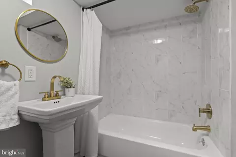 Bath - 4603 Willshire Ave, Baltimore, MD 21206 photo 4 of 4