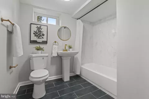 Bath - 4603 Willshire Ave, Baltimore, MD 21206 photo 3 of 4
