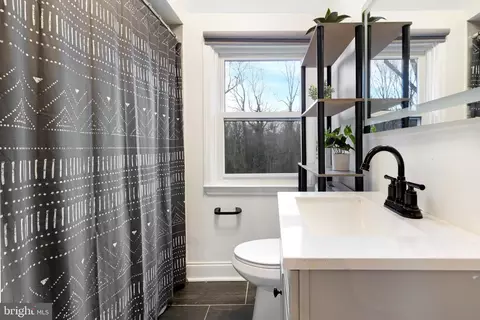 Bath - 1641 Stonewood Rd, Baltimore, MD 21239 photo 1 of 2