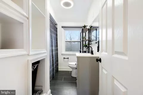 Entry Way - 1641 Stonewood Rd, Baltimore, MD 21239 photo 2 of 3