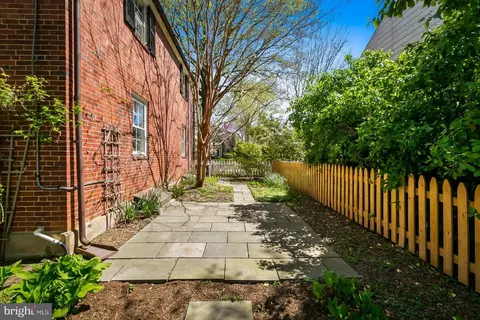 Exterior - 5008 Broadmoor Rd, Baltimore, MD 21212 photo 3 of 5