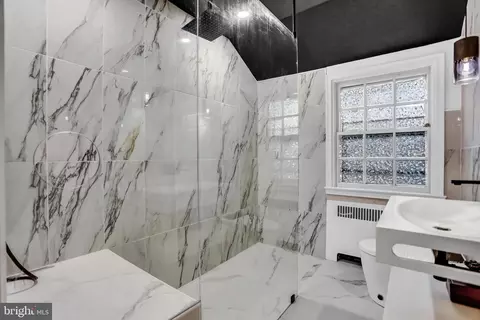 Bath - 5008 Broadmoor Rd, Baltimore, MD 21212 photo 2 of 3