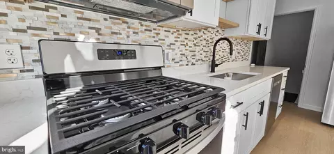 516 Roundview Rd, Baltimore, MD 21225