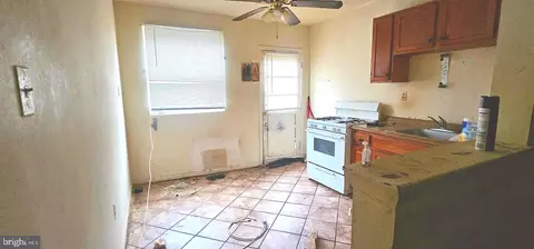 Entry Way - 452 Pitman Pl, Baltimore, MD 21202 photo 3 of 8
