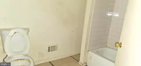 Entry Way - 452 Pitman Pl, Baltimore, MD 21202 photo 6 of 8