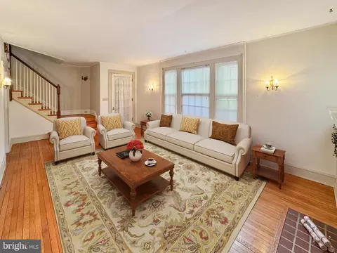Living - 709 Dryden Dr, Baltimore, MD 21229 photo 2 of 7