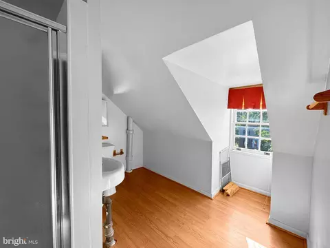 Bath - 709 Dryden Dr, Baltimore, MD 21229 photo 3 of 3