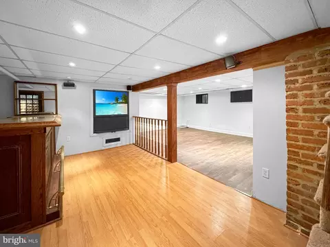 Living - 709 Dryden Dr, Baltimore, MD 21229 photo 7 of 7